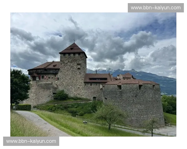 北纬60度的极光与公国的自尊：当芬兰“Sisu”精神撞上列支敦士登的绿茵防线